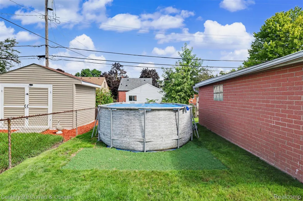 15606 Hanover Avenue Allen Park City, MI 48101