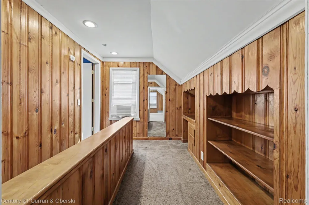 15606 Hanover Avenue Allen Park City, MI 48101