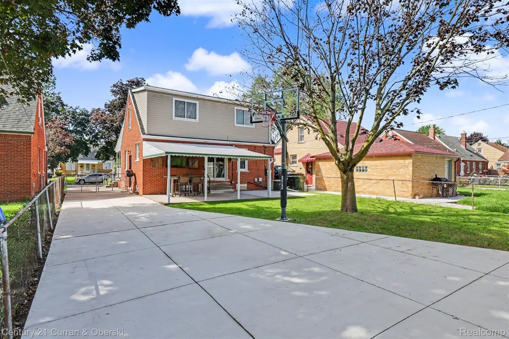 15606 Hanover Avenue Allen Park City, MI 48101
