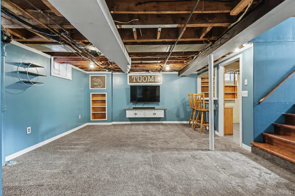15606 Hanover Avenue Allen Park City, MI 48101