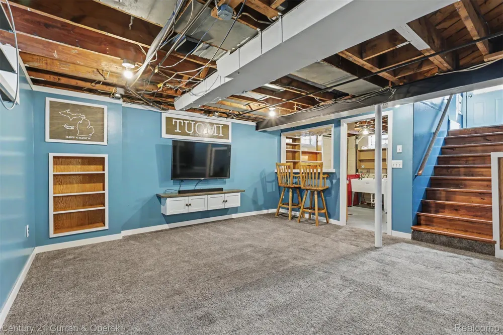 15606 Hanover Avenue Allen Park City, MI 48101
