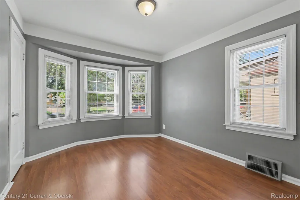 15606 Hanover Avenue Allen Park City, MI 48101