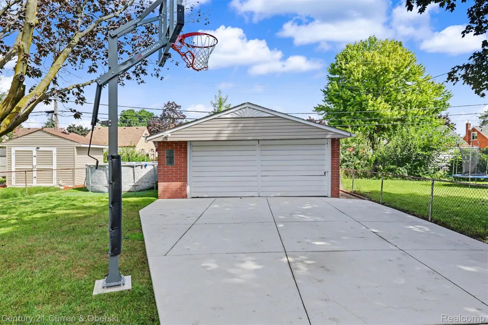 15606 Hanover Avenue Allen Park City, MI 48101