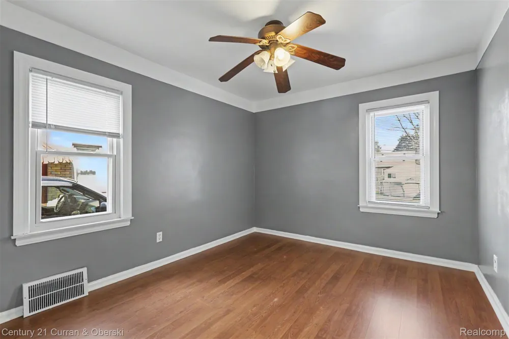 15606 Hanover Avenue Allen Park City, MI 48101