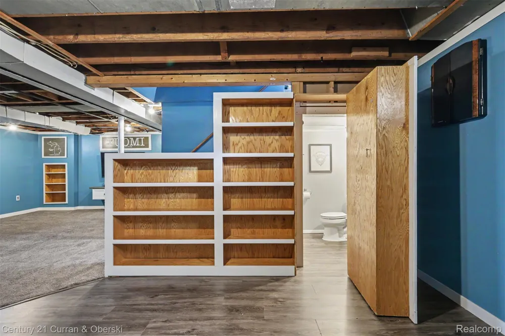15606 Hanover Avenue Allen Park City, MI 48101
