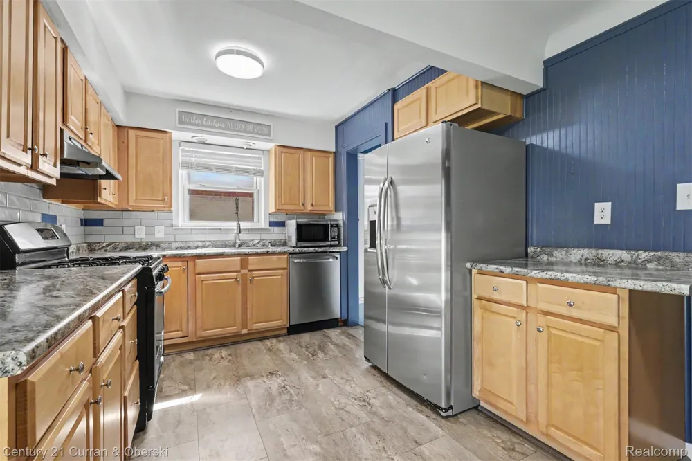 15606 Hanover Avenue Allen Park City, MI 48101