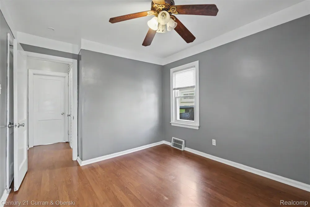 15606 Hanover Avenue Allen Park City, MI 48101