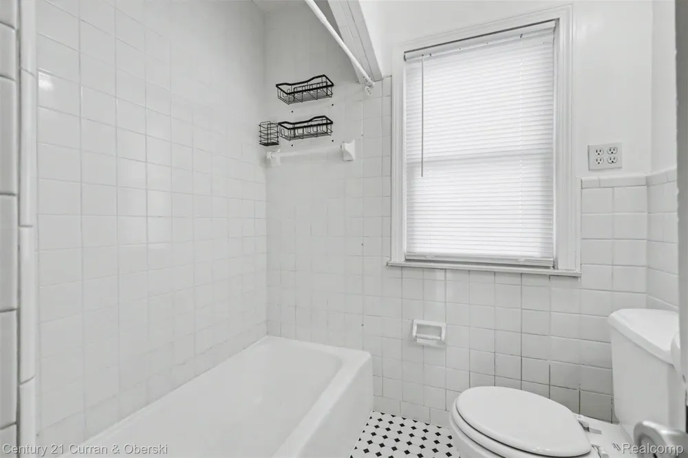 15606 Hanover Avenue Allen Park City, MI 48101
