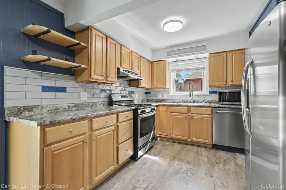 15606 Hanover Avenue Allen Park City, MI 48101