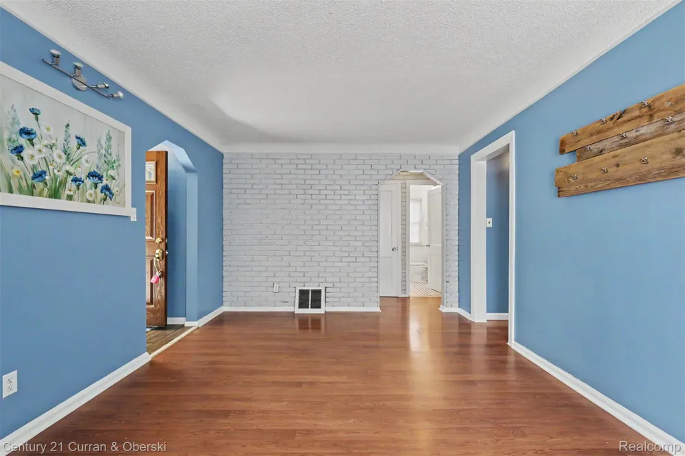 15606 Hanover Avenue Allen Park City, MI 48101