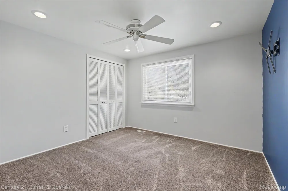 15606 Hanover Avenue Allen Park City, MI 48101