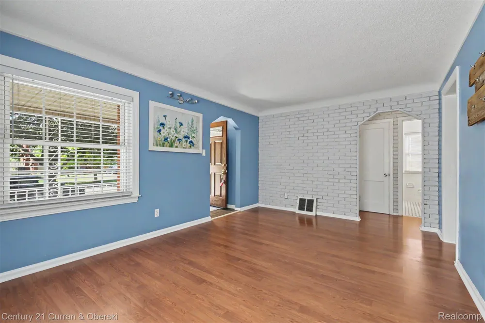 15606 Hanover Avenue Allen Park City, MI 48101