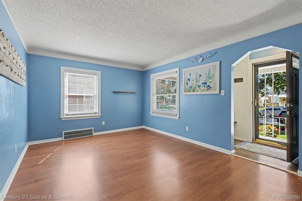 15606 Hanover Avenue Allen Park City, MI 48101