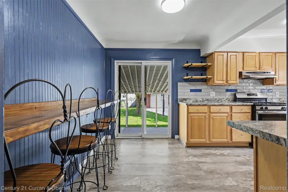 15606 Hanover Avenue Allen Park City, MI 48101