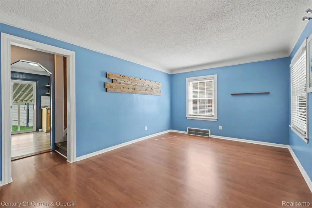 15606 Hanover Avenue Allen Park City, MI 48101