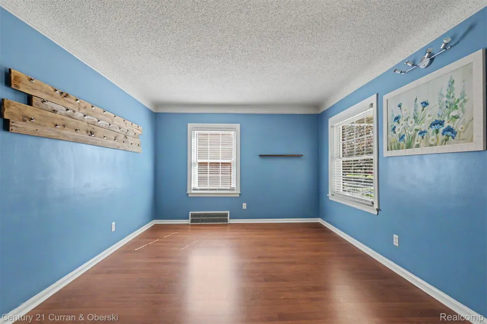15606 Hanover Avenue Allen Park City, MI 48101