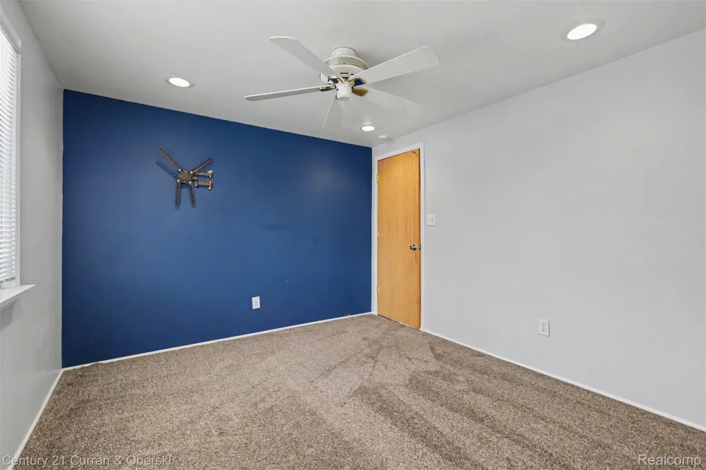 15606 Hanover Avenue Allen Park City, MI 48101