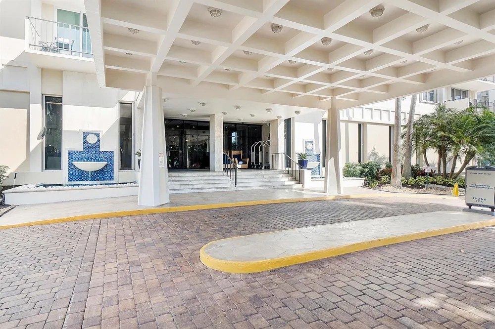 1900 S OCEAN BOULEVARD #14T Lauderdale By The Sea, FL 33062