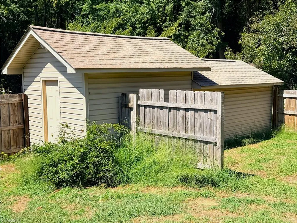 806 Halsbrook Road Greensboro, NC 27406