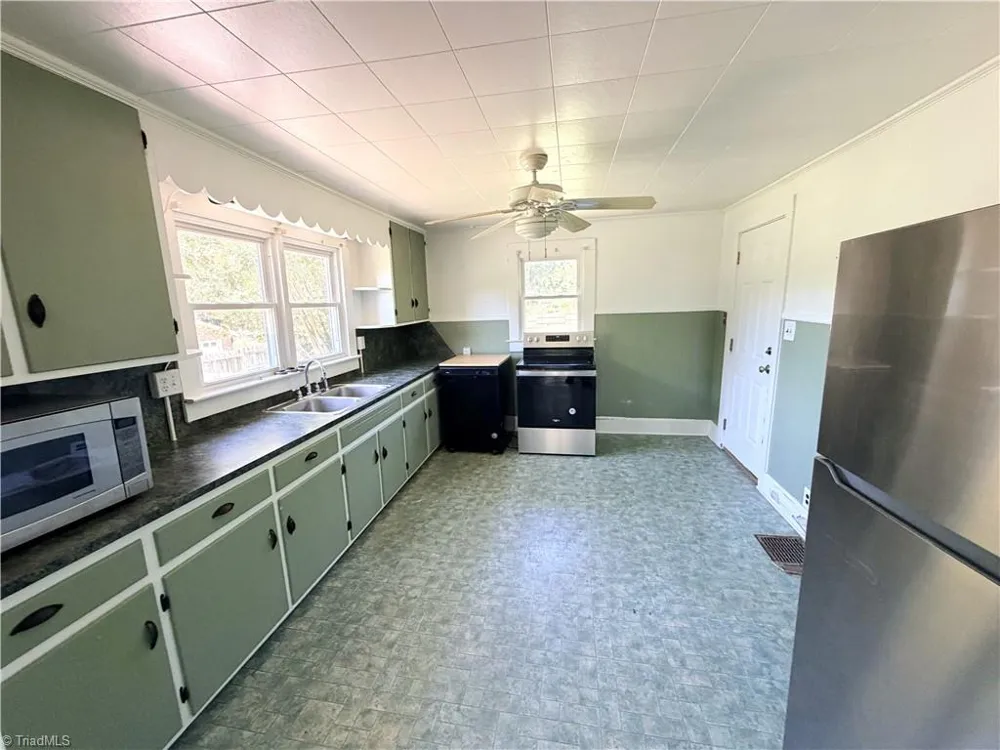 806 Halsbrook Road Greensboro, NC 27406