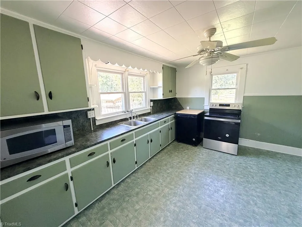 806 Halsbrook Road Greensboro, NC 27406