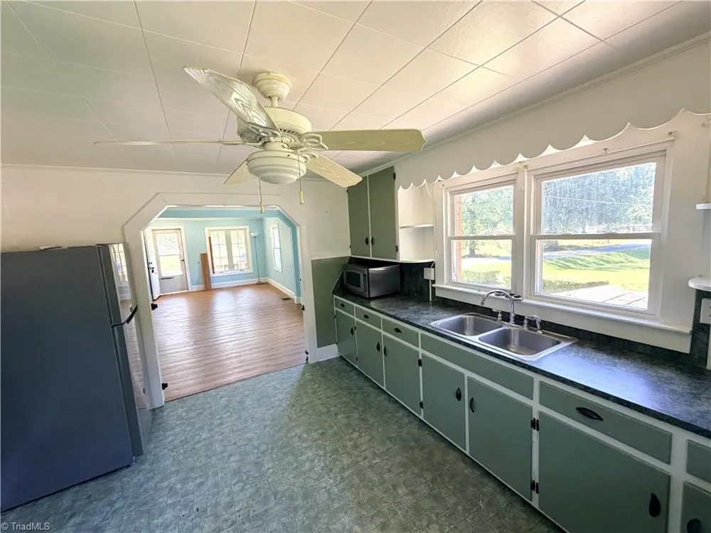 806 Halsbrook Road Greensboro, NC 27406
