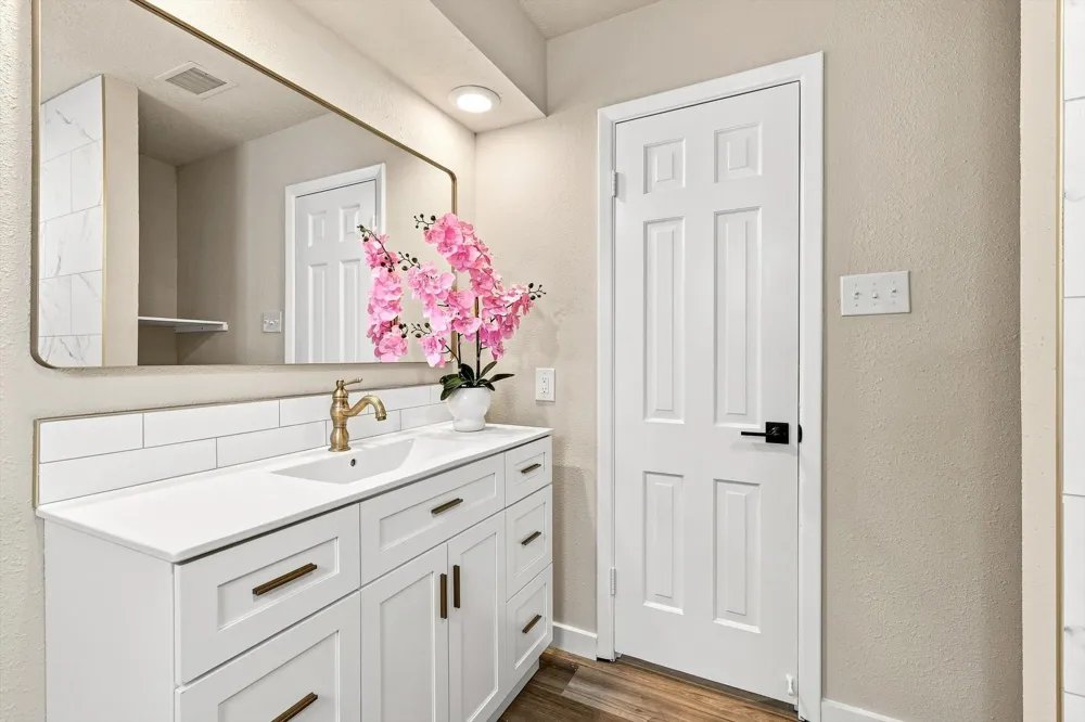 305 Brookview Drive Hurst, TX 76054