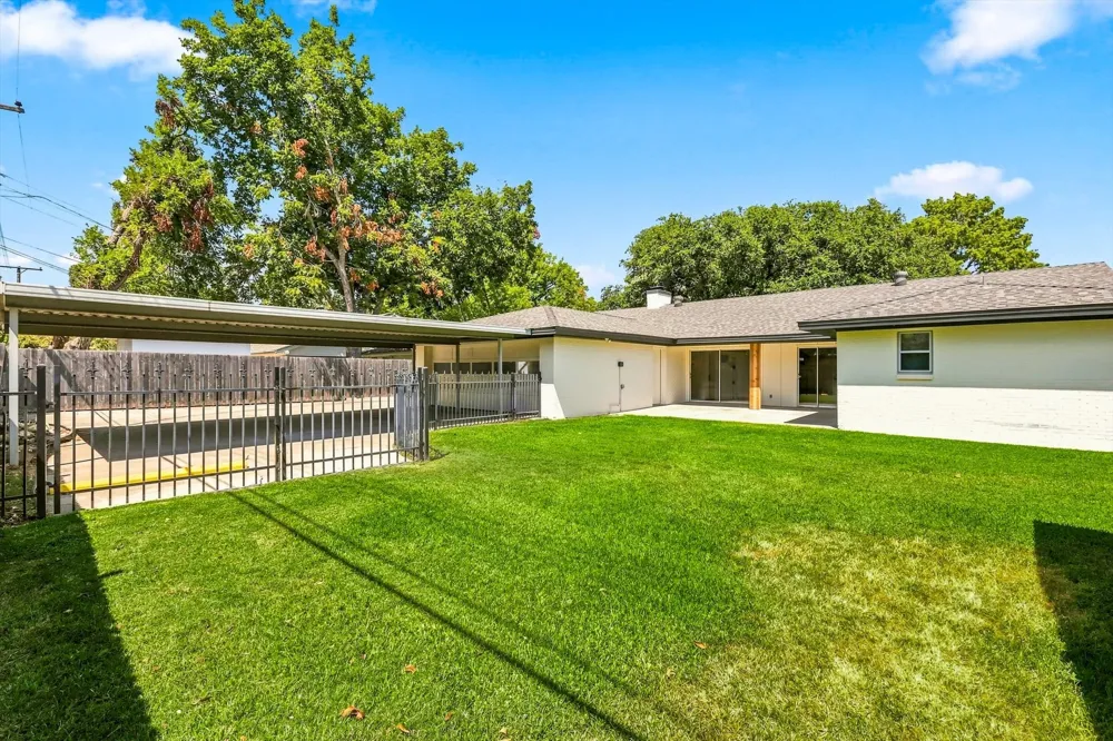 305 Brookview Drive Hurst, TX 76054