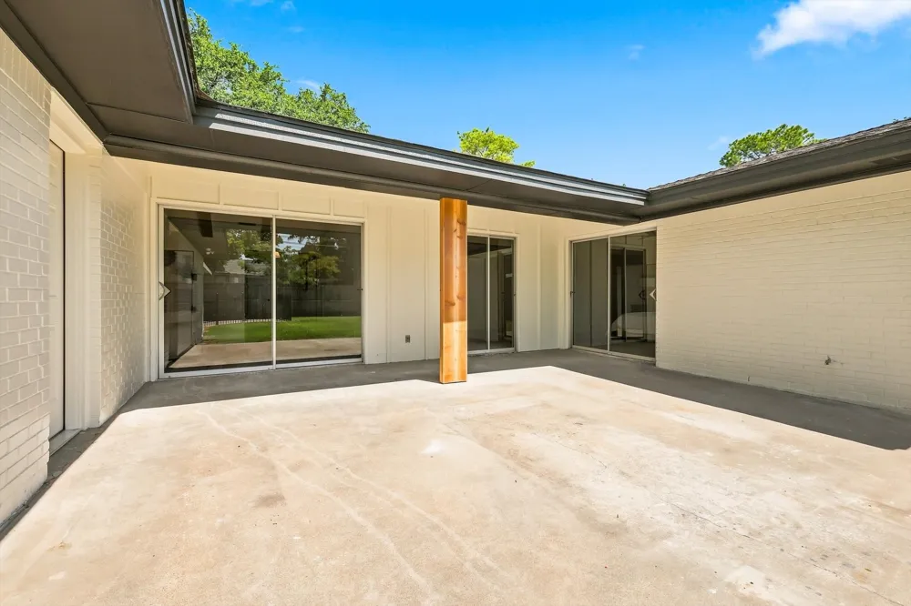 305 Brookview Drive Hurst, TX 76054
