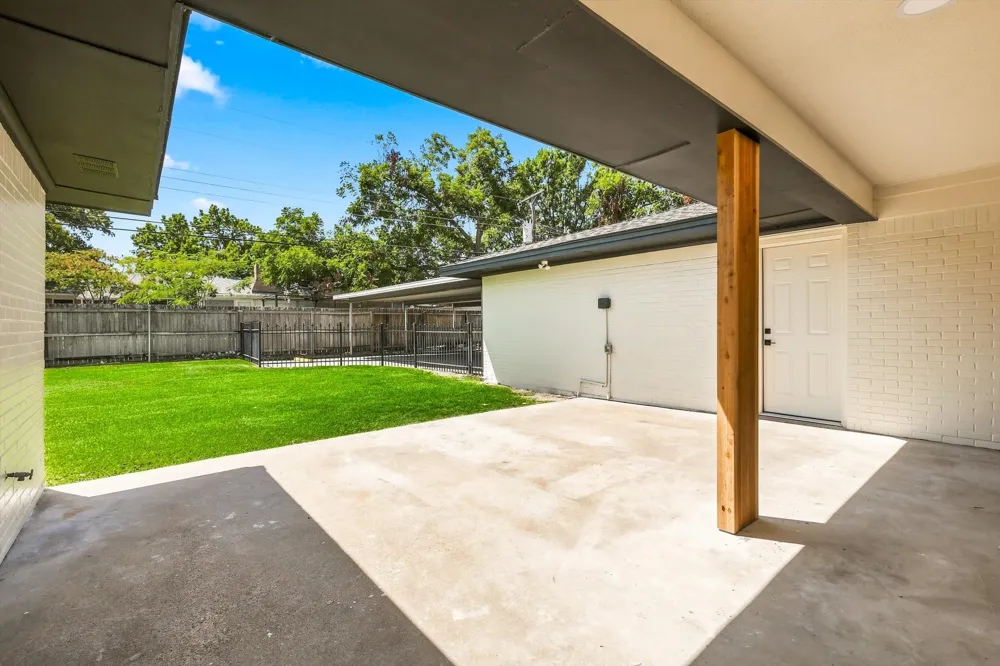 305 Brookview Drive Hurst, TX 76054
