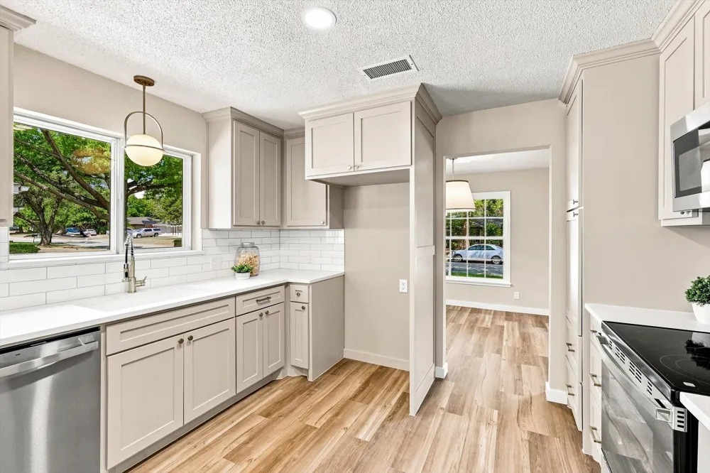 305 Brookview Drive Hurst, TX 76054