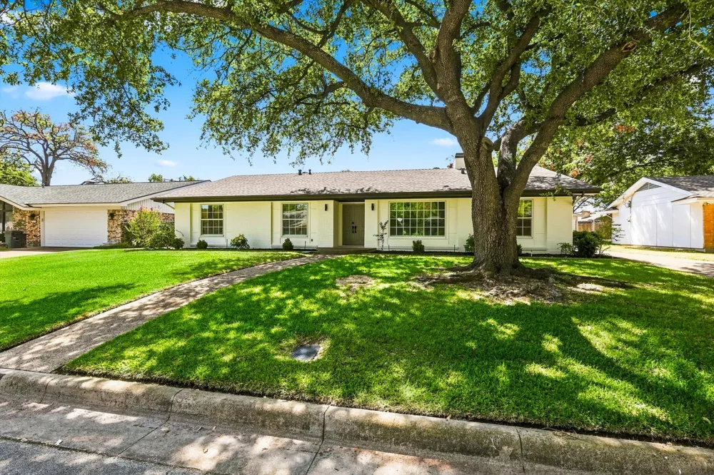 305 Brookview Drive Hurst, TX 76054