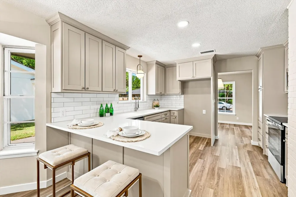 305 Brookview Drive Hurst, TX 76054