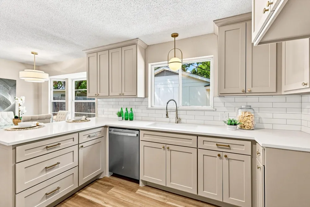 305 Brookview Drive Hurst, TX 76054
