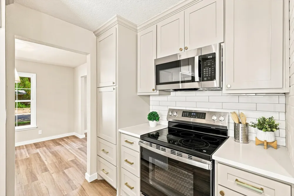 305 Brookview Drive Hurst, TX 76054