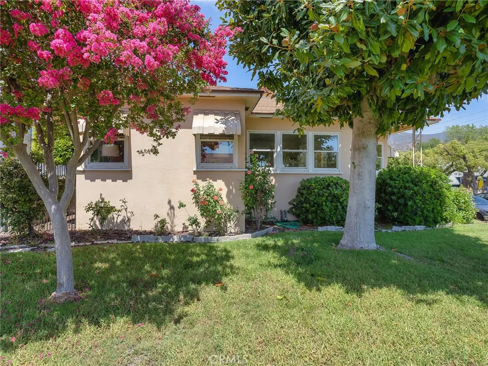 524 S Bel Aire Drive Burbank, CA 91501
