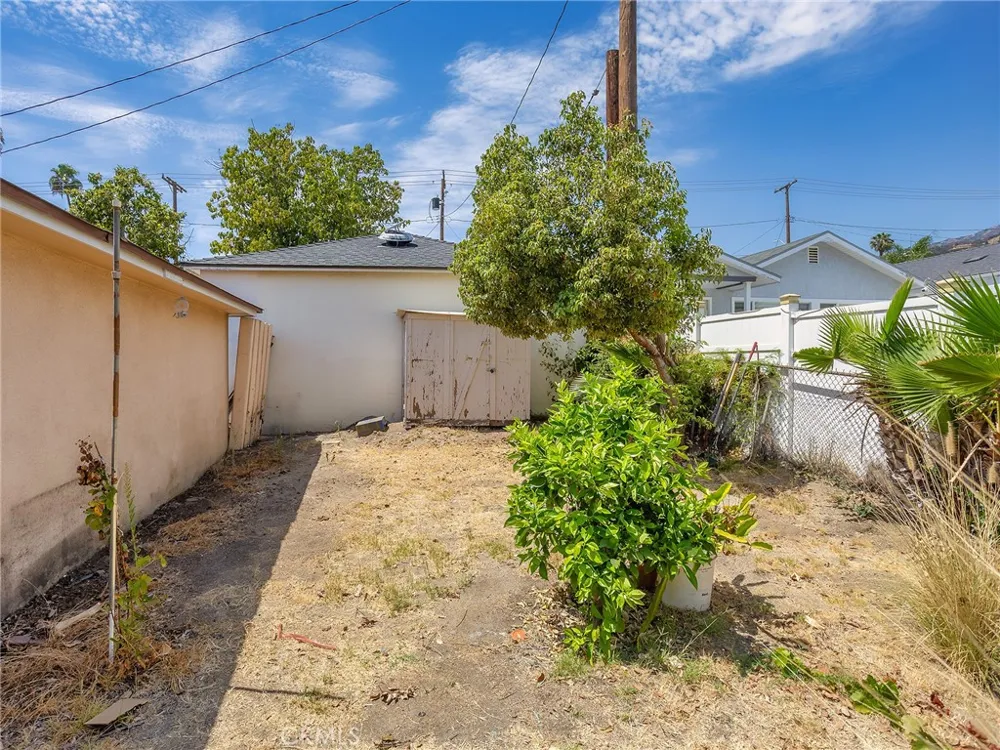 524 S Bel Aire Drive Burbank, CA 91501