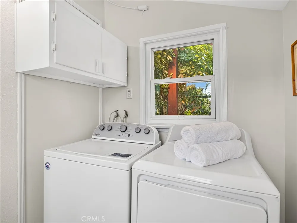 524 S Bel Aire Drive Burbank, CA 91501