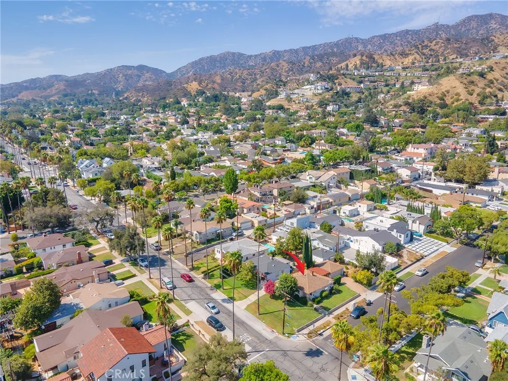 524 S Bel Aire Drive Burbank, CA 91501