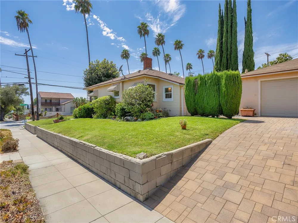 524 S Bel Aire Drive Burbank, CA 91501