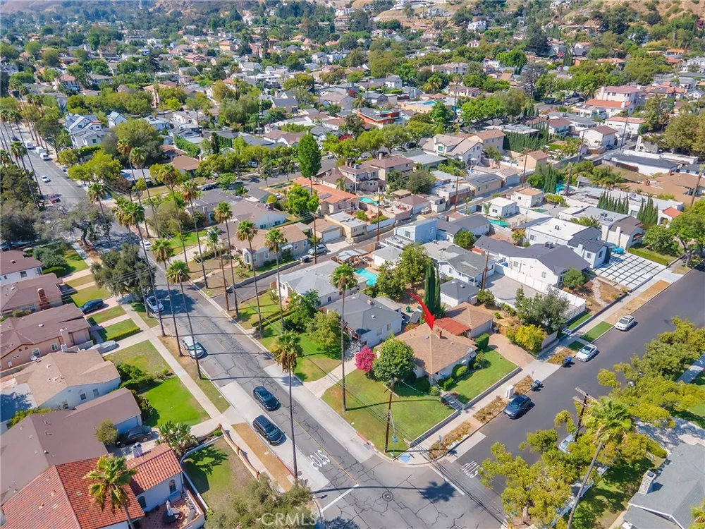 524 S Bel Aire Drive Burbank, CA 91501