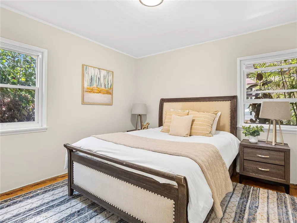 524 S Bel Aire Drive Burbank, CA 91501