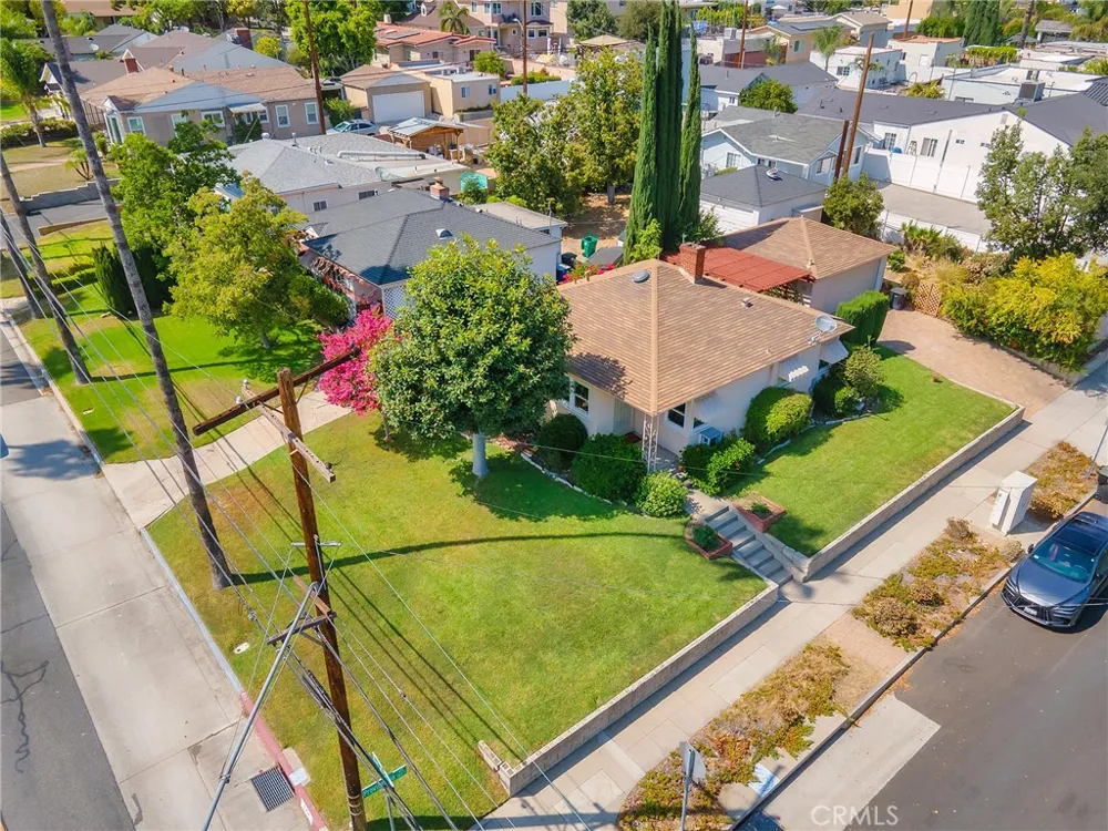 524 S Bel Aire Drive Burbank, CA 91501
