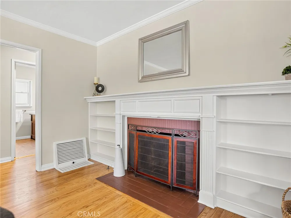 524 S Bel Aire Drive Burbank, CA 91501