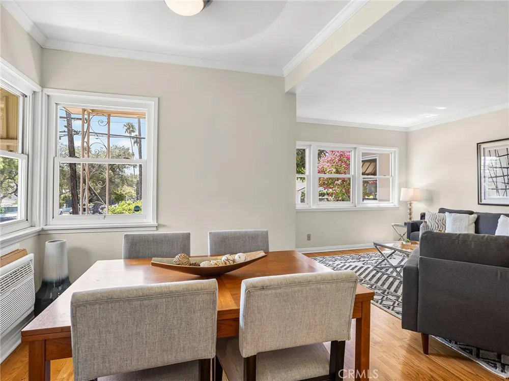 524 S Bel Aire Drive Burbank, CA 91501