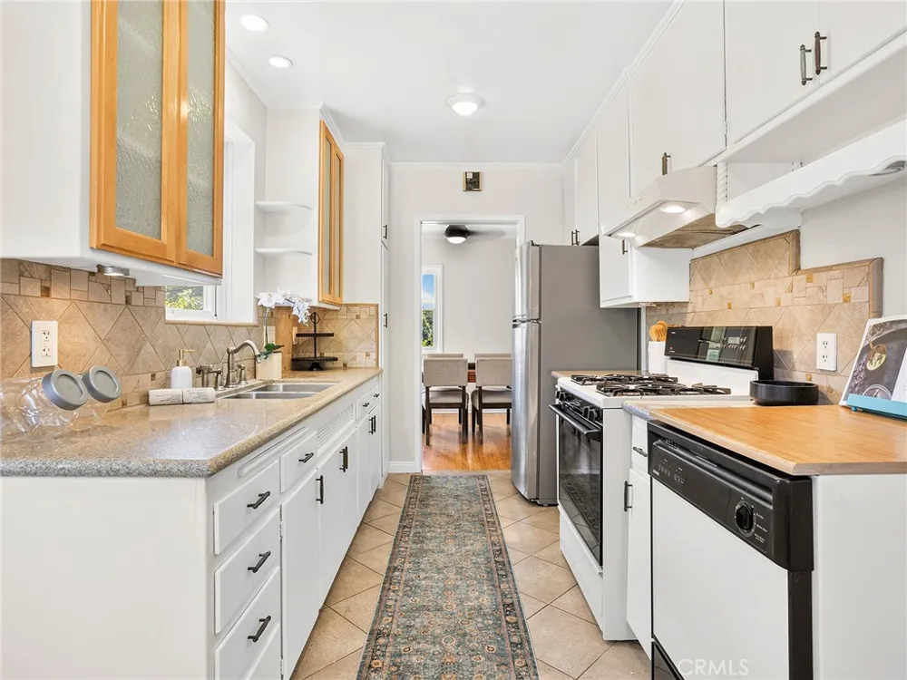 524 S Bel Aire Drive Burbank, CA 91501