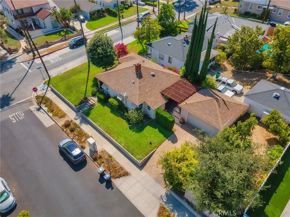 524 S Bel Aire Drive Burbank, CA 91501