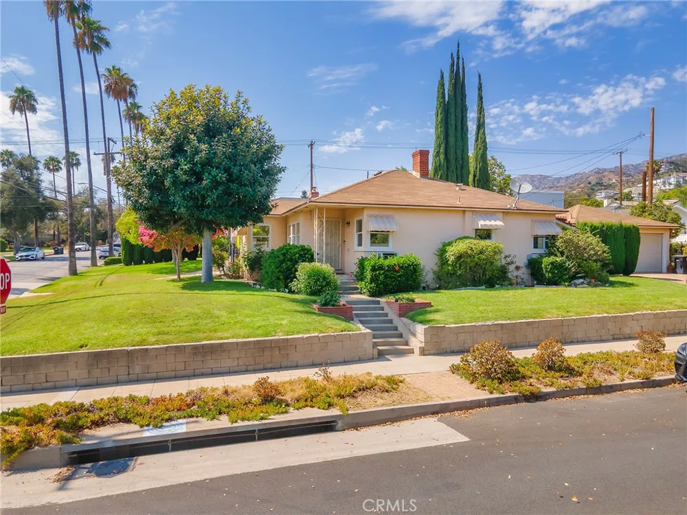 524 S Bel Aire Drive Burbank, CA 91501