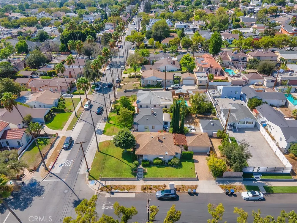 524 S Bel Aire Drive Burbank, CA 91501