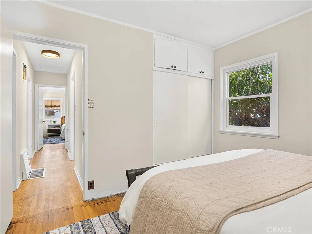 524 S Bel Aire Drive Burbank, CA 91501